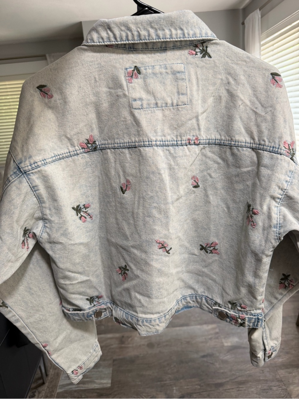 Sincerly Jules Light Wash Crop Denim Jacket with Pink Floral Embroidery (Medium) - Picture 3 of 4